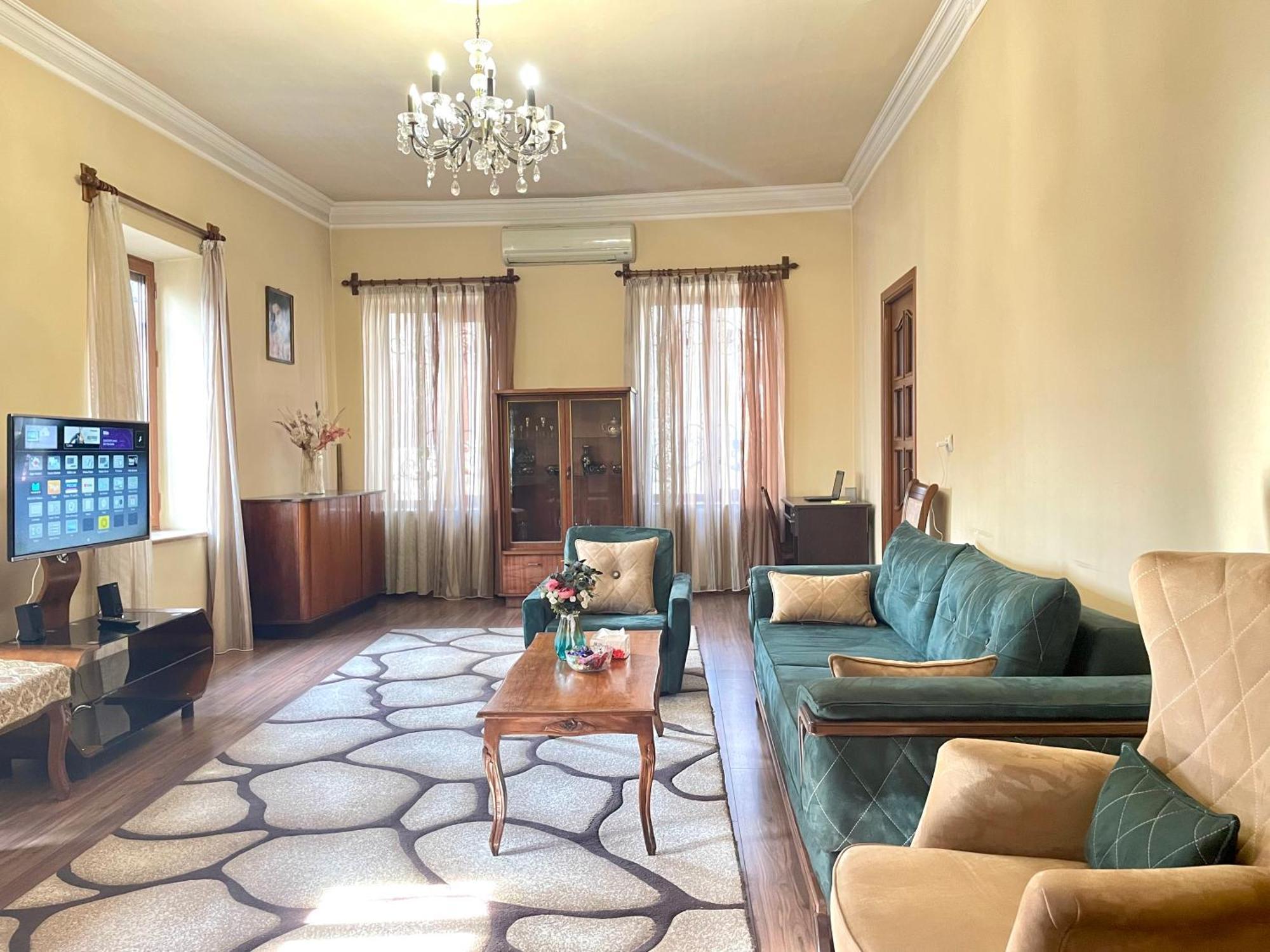 Goodhouse Apartment Ереван Екстериор снимка